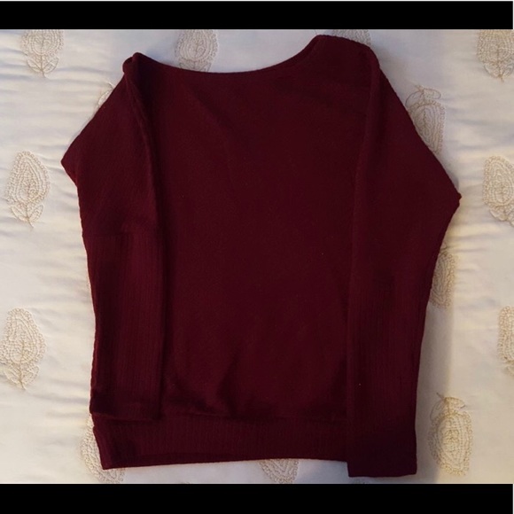 Beautiful women off shoulder long sleeve sweater - Picture 3 of 6